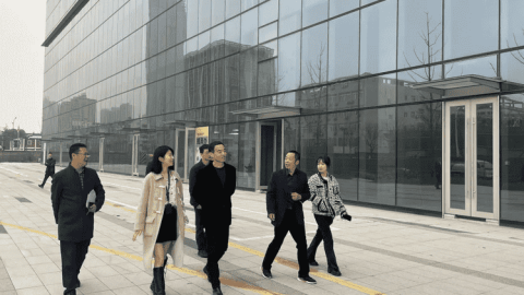 区人大常委会副主任、良渚新城党工委书记曾宏一行走访博多大楼建设现场